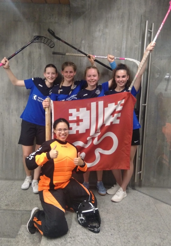 Unsere Unihoc Mädchen sind Schweizer Meisterinnen. Bravo!
